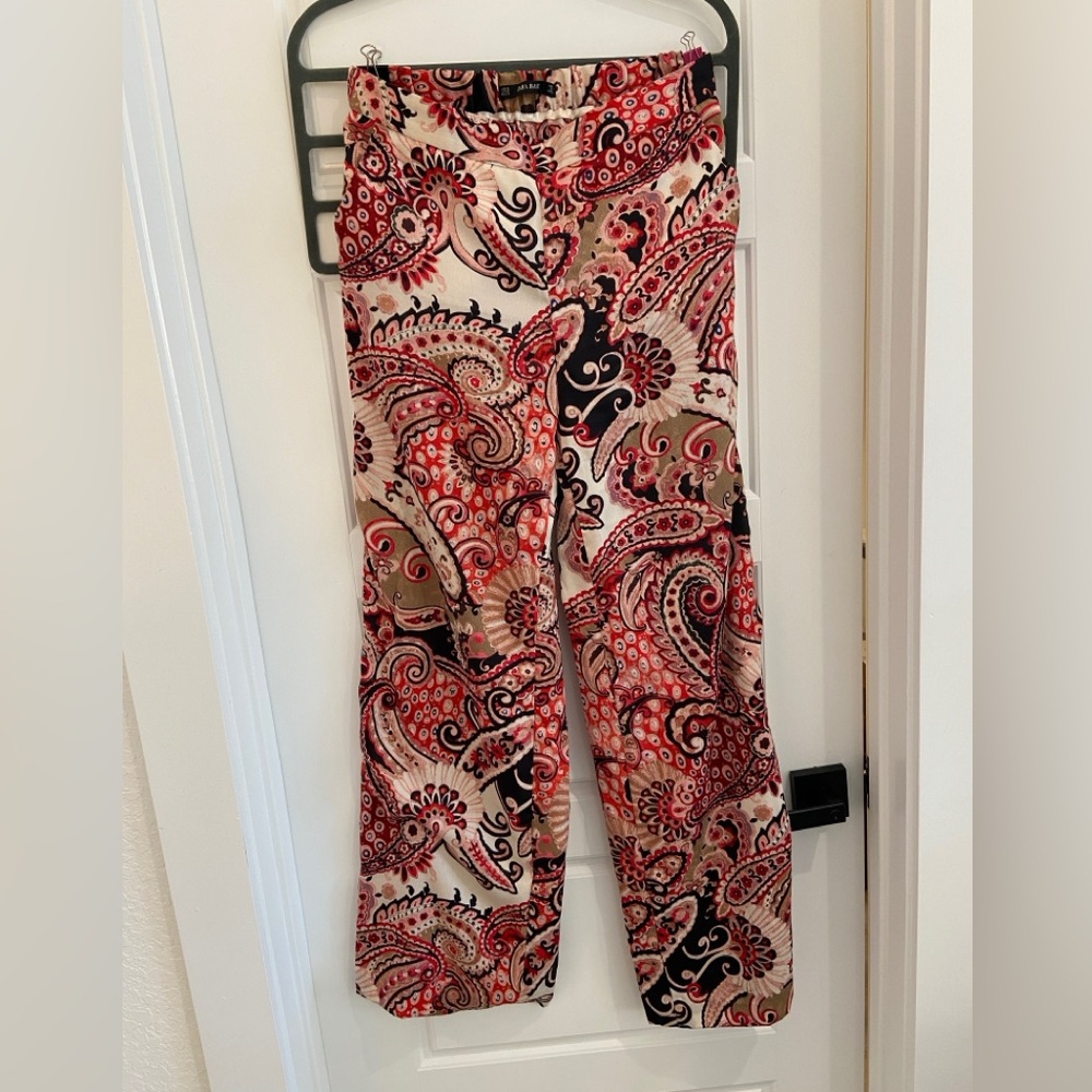 Zara Pants size medium, from Argentina.